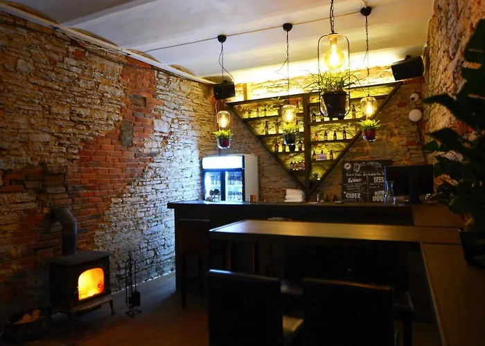 Хостел The Monks Bunk & Bar