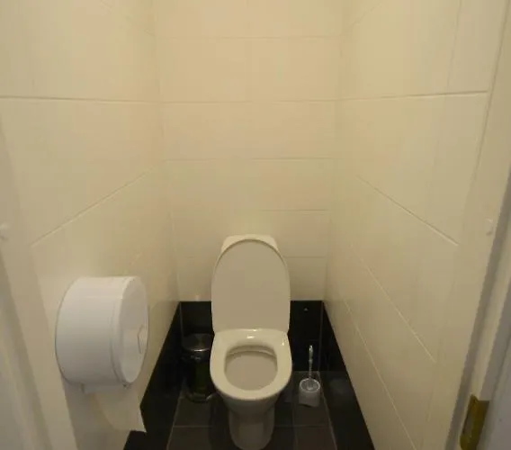 The Monks Bunk & Bar * Talin