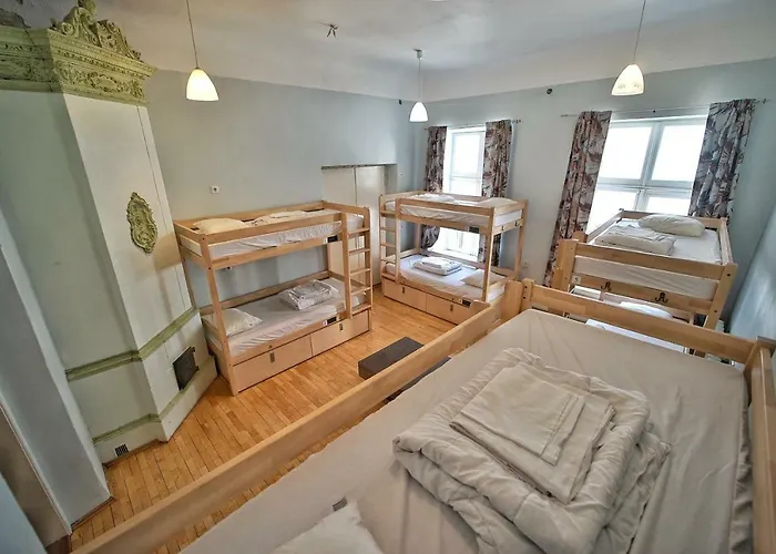 The Monks Bunk & Bar * Talin