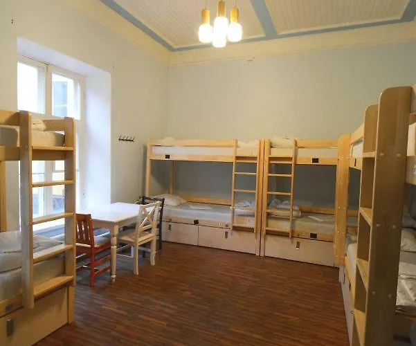 The Monks Bunk & Bar Hostal *