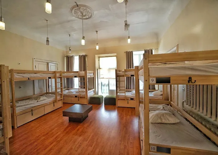 The Monks Bunk & Bar Hostal *