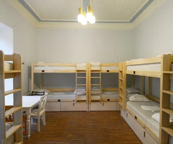 Hostal The Monks Bunk & Bar *