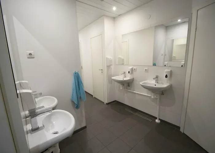 The Monks Bunk & Bar Hostal *