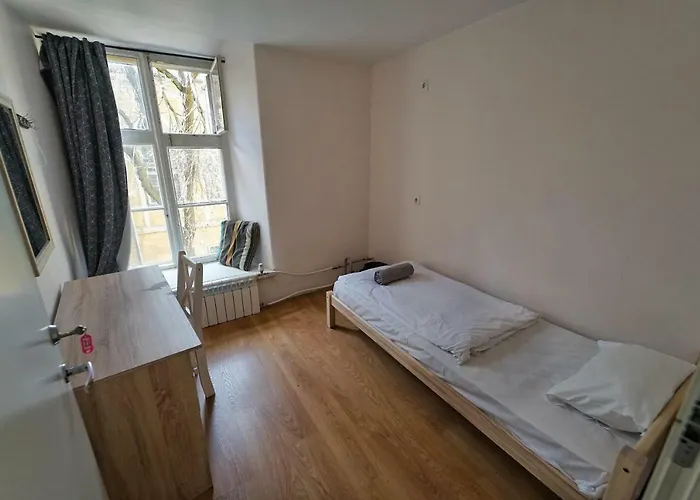 The Monks Bunk & Bar Hostal